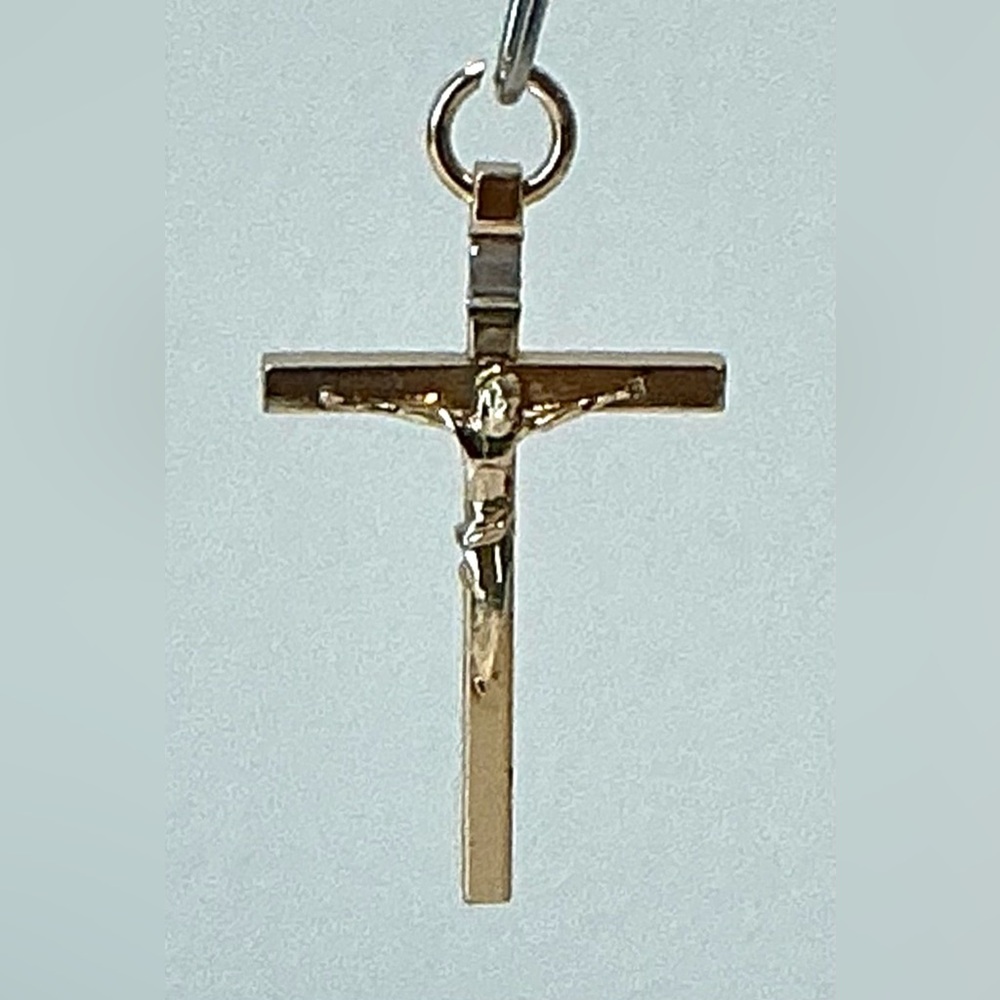 Crucifix Pendant. Gold-Tone w/Highly Detailed Figure of Christ on the Cross